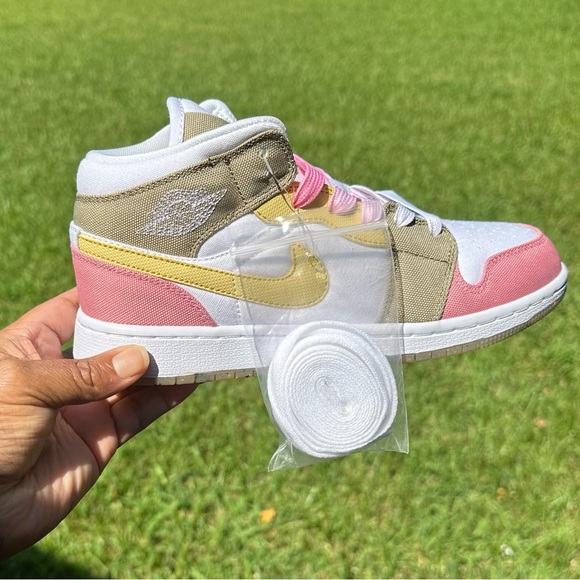 Air Jordan 1 Mid Se - Picture 2 of 4